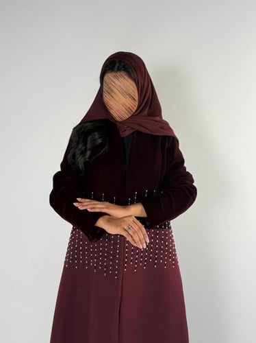 بليزر سنار بقماش مخمل كوري بتدخيل تطريز ناعم عنابي