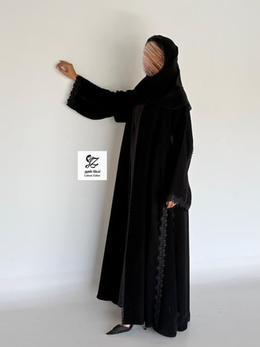 عبايه كلوش بقماش اندنوسي بتدخيل دانتيل فخم