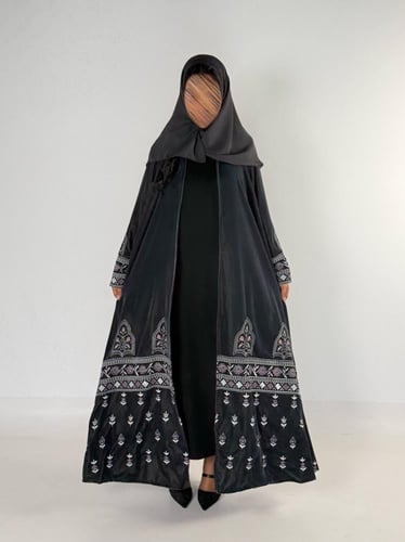 عبايه معالي كلوش بقماش مخمل مع تطريز يدوي