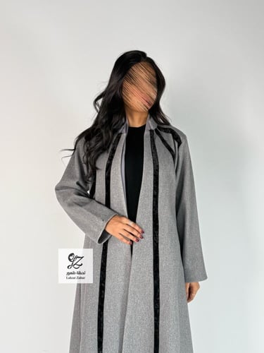 عبايه جوخ كلوش بتحديد مخمل