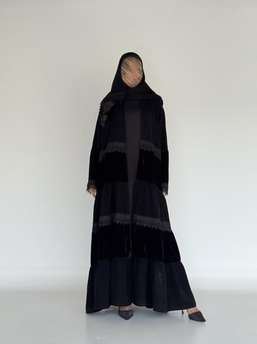 عبايه ثراء بقماش مخمل مع كريب اندونسي بتدخيل دانتي...