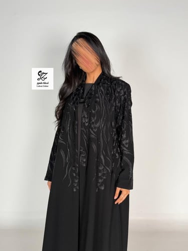 بليزر العيد بقماش ملكي بتدخيل تطريز ناعم مع كرستال