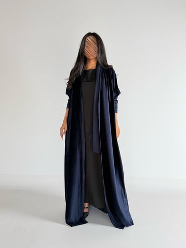 عبايه مي نص بشت فراشه بقماش مخمل كحلي