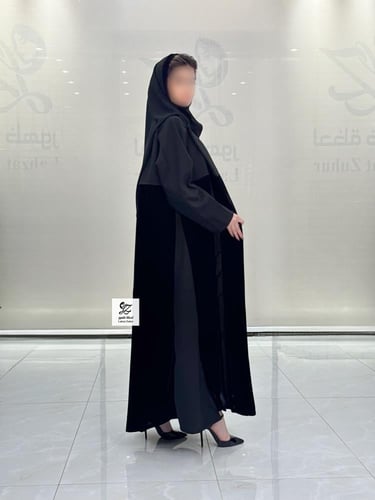 عبايه بليزر بقماش جوخ مع مخمل اسود