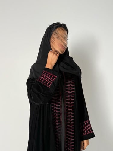 عبايه سحر دبل كلوش بقماش مخمل مع تطريز يدوي ناعم