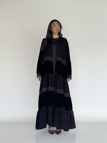 عبايه ثراء بقماش مخمل مع كريب اندونسي بتدخيل دانتي...