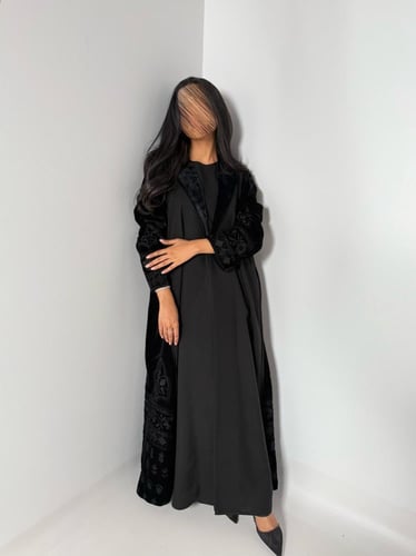 عبايه اصايل بليزر بقماش مخمل كوري مع تطريز ناعم