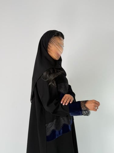 عبايه روان كلوش بقماش كريب اندنوسي بتدخيل مخمل