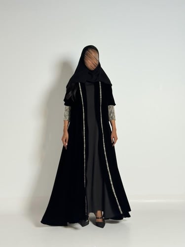 عبايه دبل كلوش بقماش مخمل كوري بتدخيل شانيل