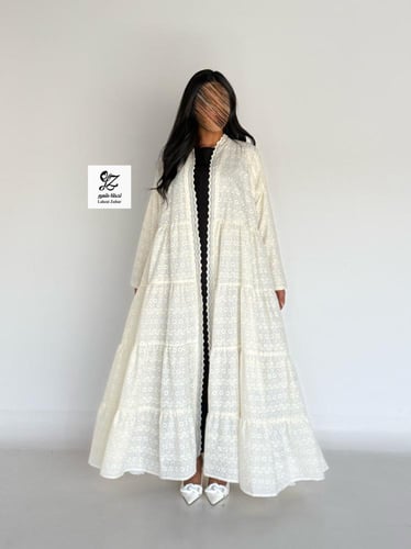 عبايه ركاما طبقات نص كلوش مبطن ربيانه ابيض