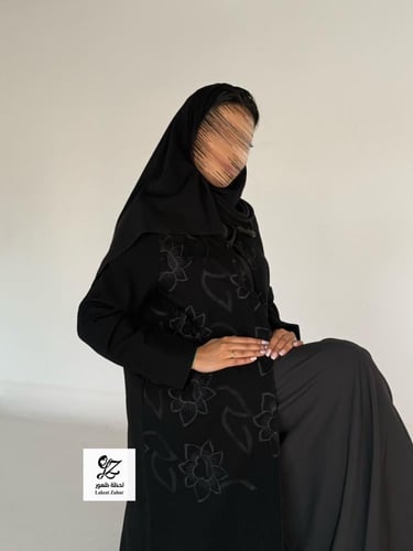 عبايه بليزر ميعاد بقماش اندنوسي اسود بتدخيل دانتيل...