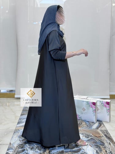 عبايه كلوش بنتكس ف الاكمام والياقه لون رمادي غامق