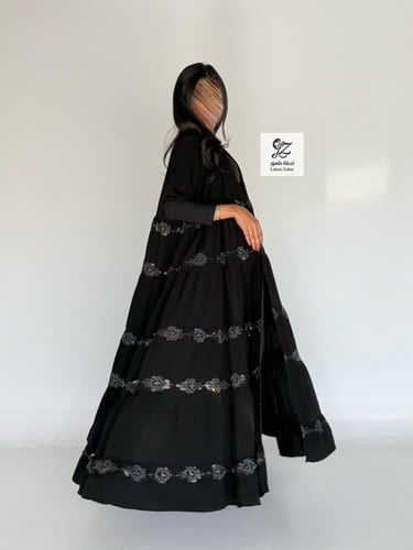 عبايه شمس كلوش طبقات بقماش ملكي اسود فاحم بتدخيل ت...