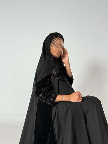 عبايه اصايل بليزر بقماش مخمل كوري مع تطريز ناعم