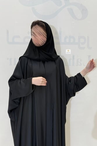 عبايه نص بشت فراشه بقماش حرير صيفي لون اسود