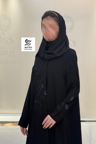 عبايه عاليه قصهAبقماش سيراميك اسود بتدخيل شك ناعم...