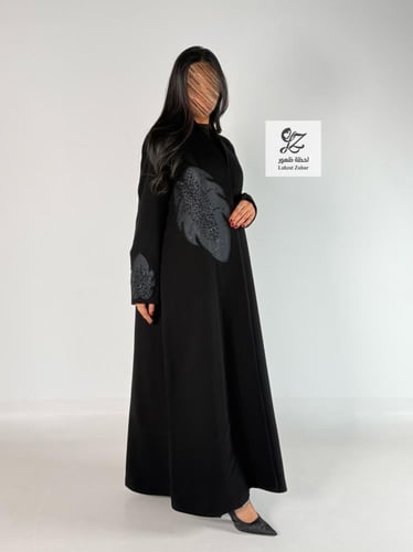 عبايه نيلان بقماش كريب اندنوسي بتدخيل تطريز مع شك