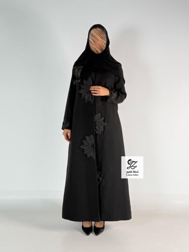 عبايه بليزر بقماش كريب الابداع بتدخيلات شك ناعم