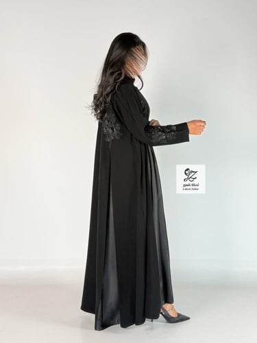 عبايه وعد بقماش كريب اندنوسي بتدخيل شك ناعم مع بكس...