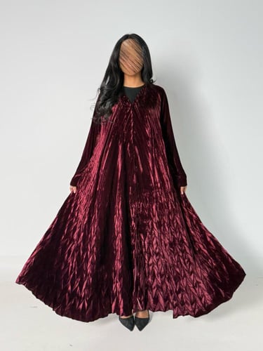 عبايه دبل كلوش بقماش مخمل بتكسير ثري دي