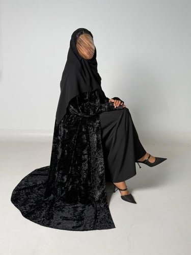 عبايه شوق نص كلوش بقماش مخمل ثلجي ناعم بفتحه اصبع...