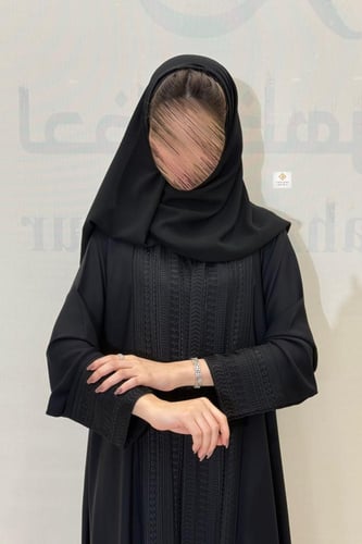 عبايه كلوش سدو ف الاكمام وقدام بقماش اننرنت لون اس...