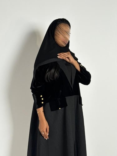 عبايه بليزر شتويه بقماش مخمل مع جاكار اسود