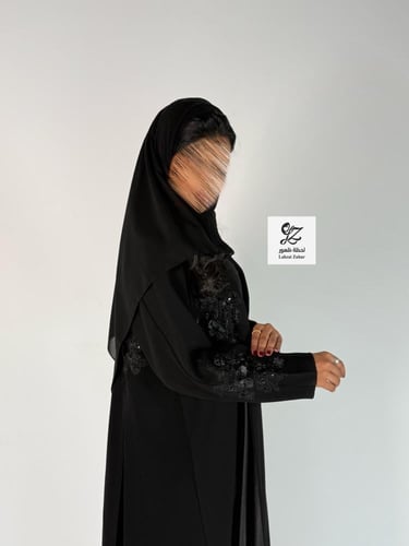 عبايه وعد بقماش كريب اندنوسي بتدخيل شك ناعم مع بكس...