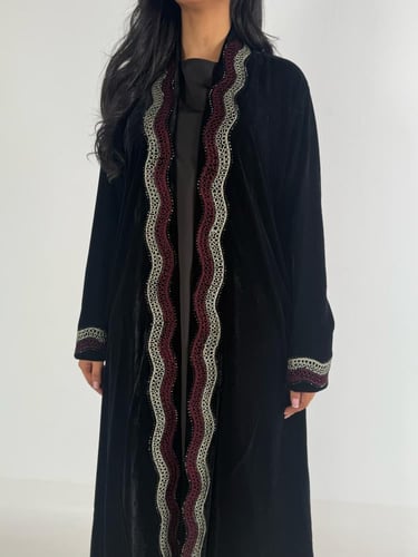 عبايه كلوش سماهر بقماش مخمل كوري بتدخيل هاري مع كر...