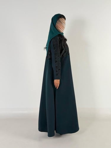 عبايه لارا كلوش بقماش كريب اندنوسي بتدخيل دانتيل