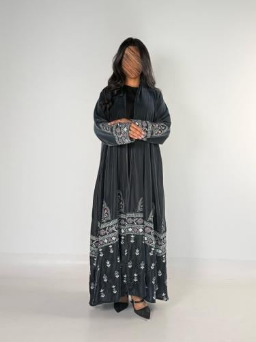 عبايه معالي كلوش بقماش مخمل مع تطريز يدوي