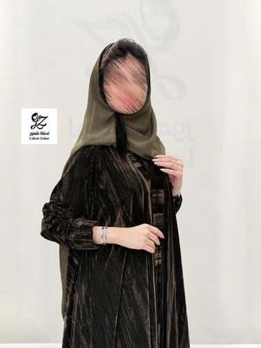 عبايه دبل كلوش بقماش مخمل كوري مكسر