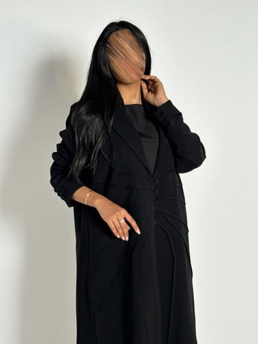 عبايه بليزر لفته مبطنه بقماش رموش اسود فاحم