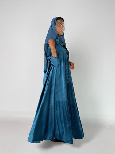 عبايه دبل كلوش بقماش مخمل ايطالي بكم ماسك