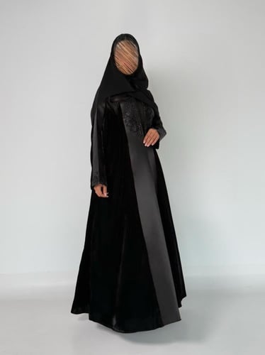 عبايه هديل كلوش بقماش مخمل مع تفته ميكادو