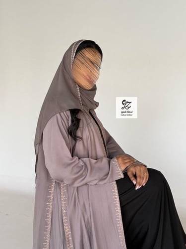 عبايه حور نص كلوش بقماش حرير ياباني بتدخيل تطريز ن...