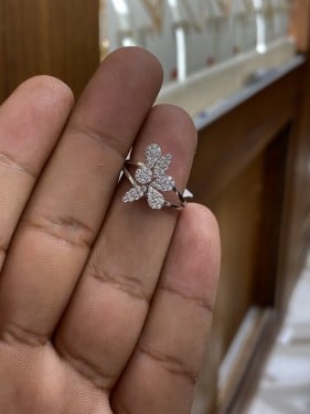 خاتم ذهب ابيض عيار 18 وزن 2.28