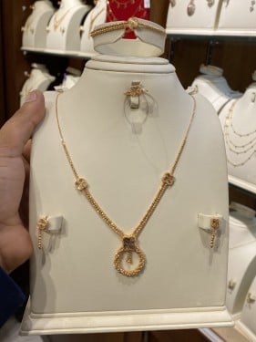 طقم ذهب عيار 21 وزن 25.51