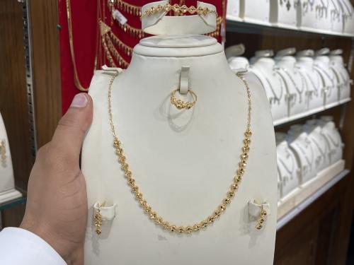 طقم ذهب عيار 21 وزن 16.00