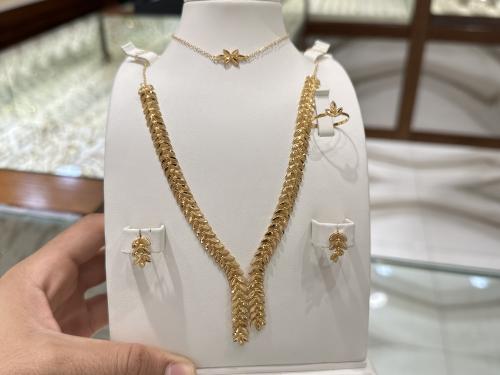 طقم ذهب عيار 21 وزن 16.18