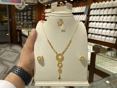 طقم ذهب عيار 21 وزن 13.98