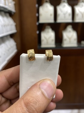 حلق ذهب عيار 18 وزن 2.43