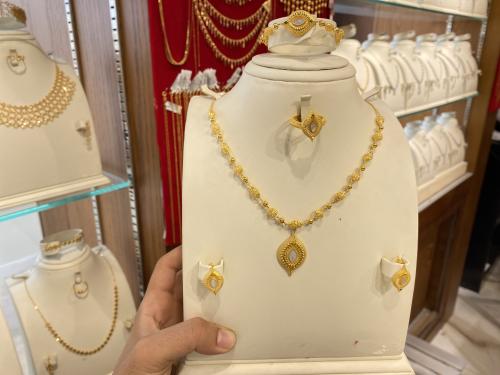 طقم ذهب عيار 21 وزن 21.41