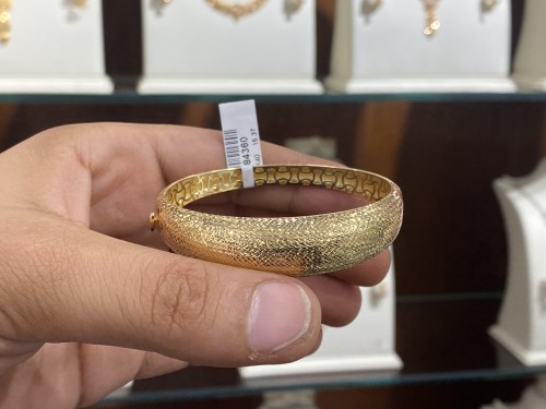 سوارة ذهب عيار 18 وزن 15.37