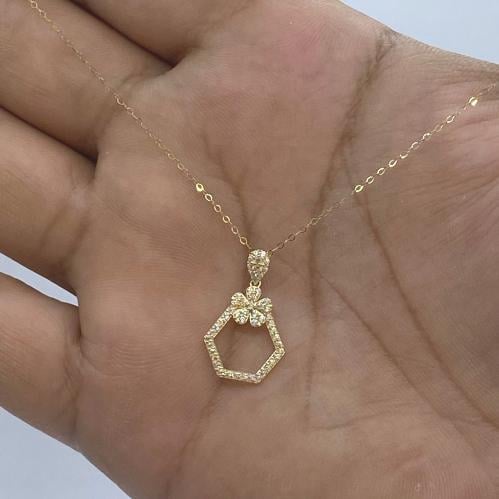 عقد ذهب عيار 18 وزن 0.81