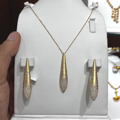 طقم ذهب عيار 18 وزن 11.75