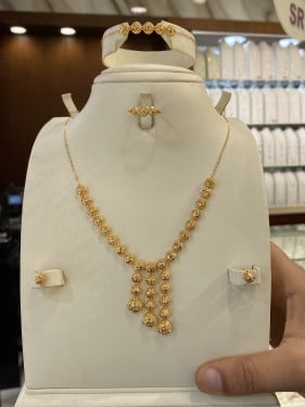 طقم ذهب عيار 21 وزن 18.51