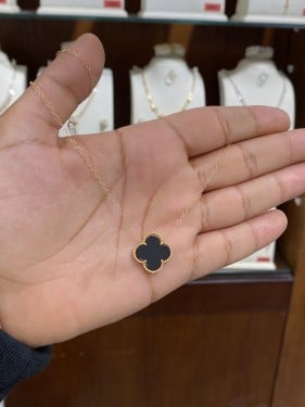 عقد ذهب عيار 18 وزن 3.29