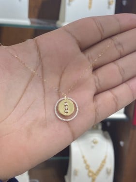 عقد ذهب عيار 18 وزن 1.32