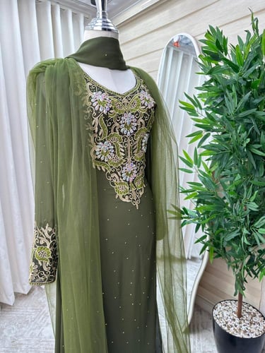 تل تايلاندي مرصع بكرستال زريكون